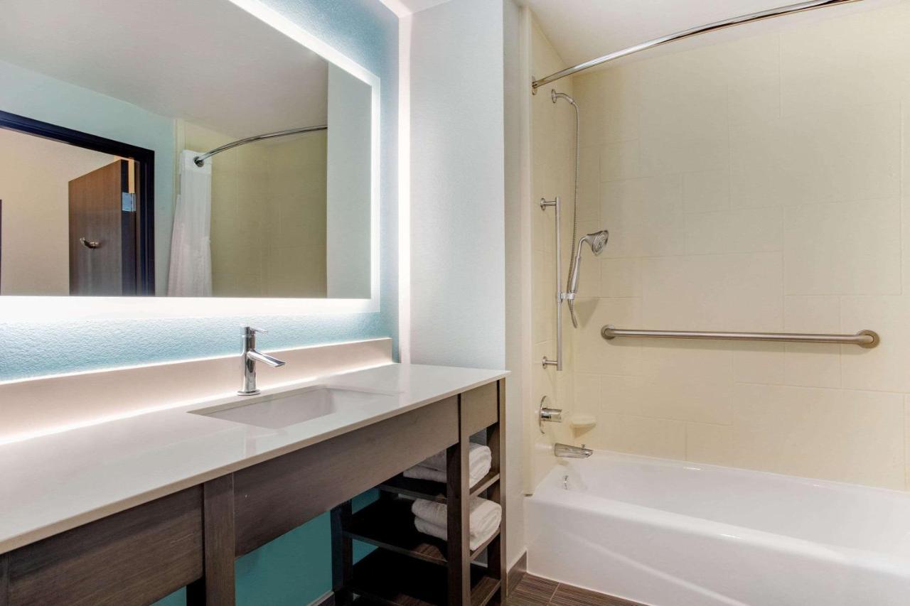 La Quinta Inn & Suites By Wyndham Northlake Ft. Worth Elizabethtown Exteriör bild